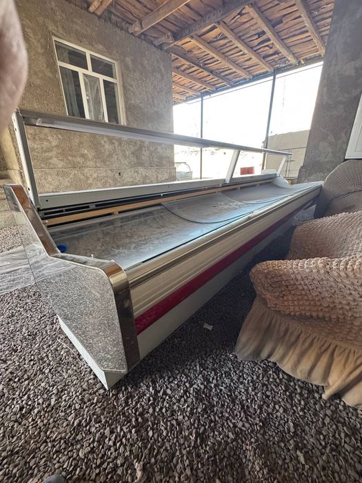 Xaladelnik vitrina,shkaf