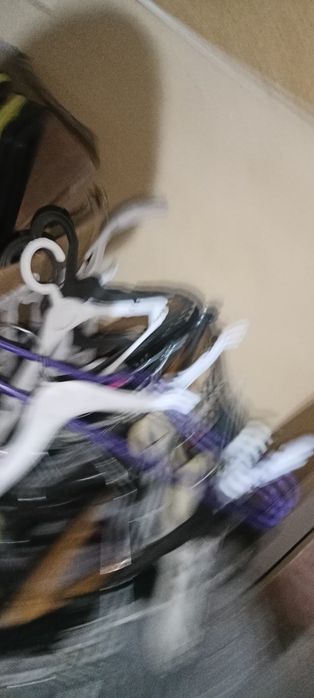 Продам вешалки разные