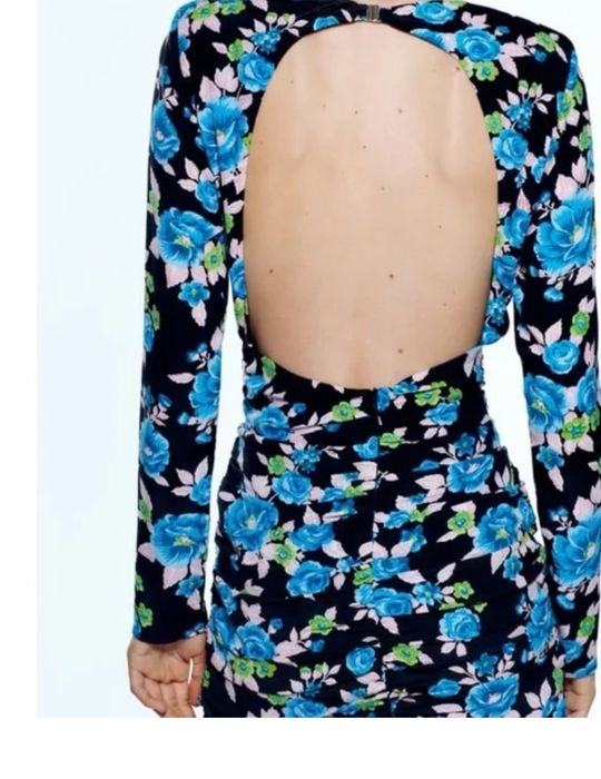 Елегантна рокля с дълъг ръкав на ZARA