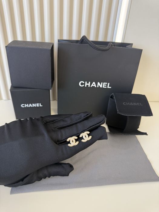 Cercei Chanel cu perle