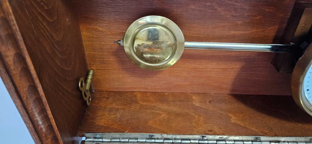 Ceas de perete cu pendula Victoria