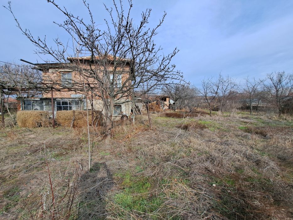 Къща в село великан