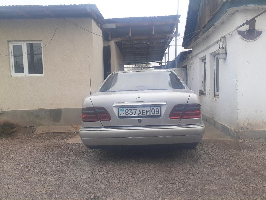 Машина Mercedes двигатель 2.3