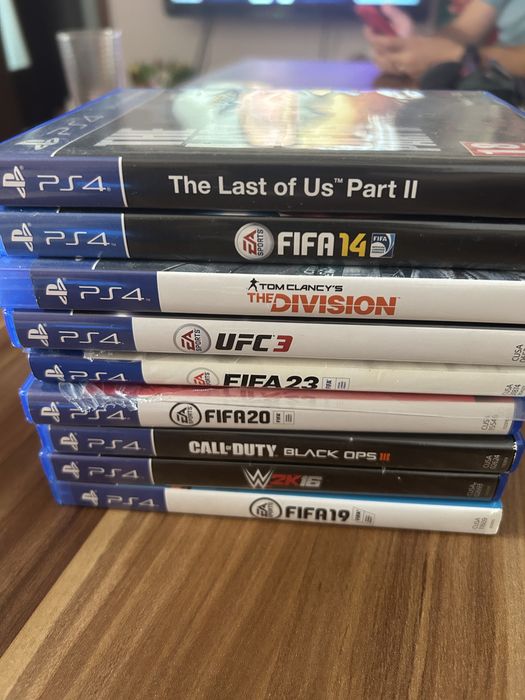 PS4 FAT 500GB + 2 manete originale + 9 jocuri PS4 | The Last of Us 2, FIFA 23, COD