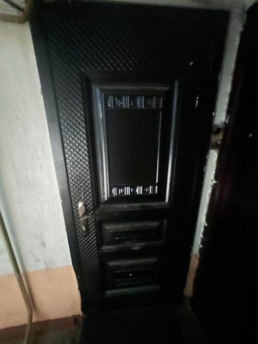 Продам дверь с косяком
