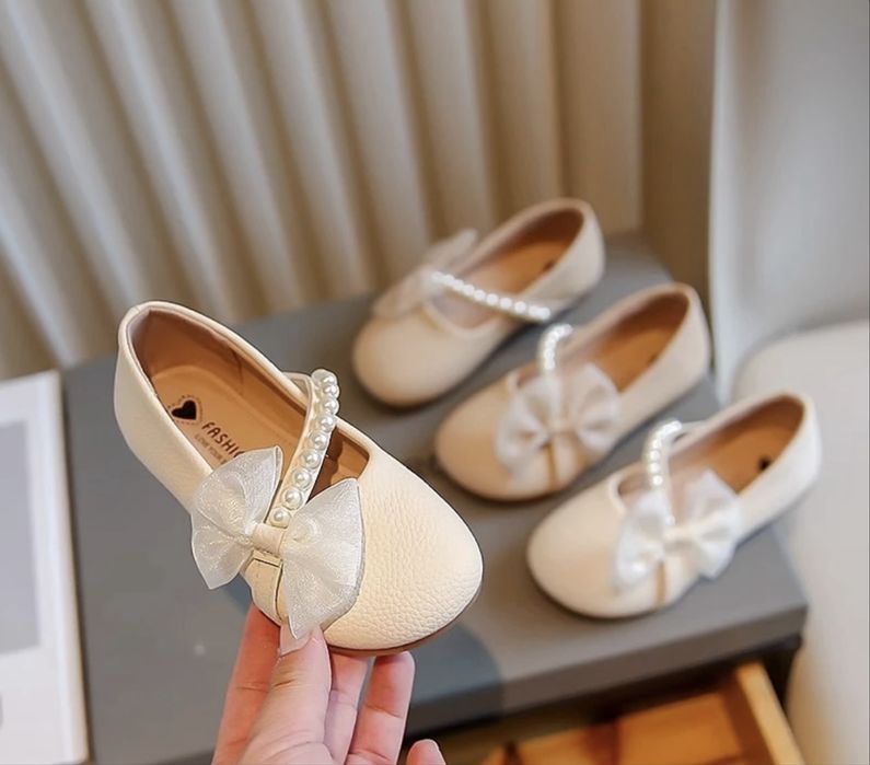 Обувь и одежды детская