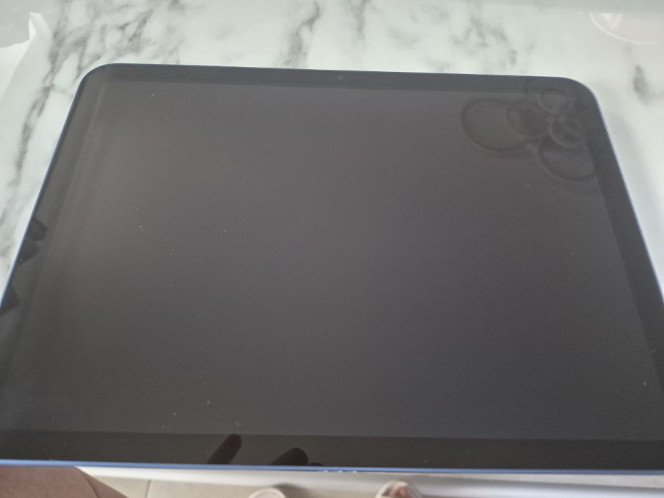 Vând tableta Apple a16