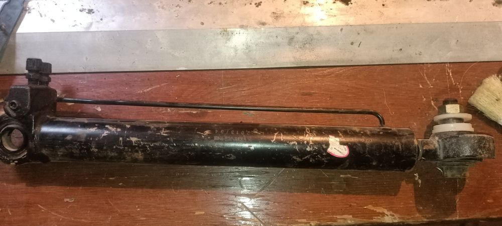 Цилиндр подъемника кабины шахман