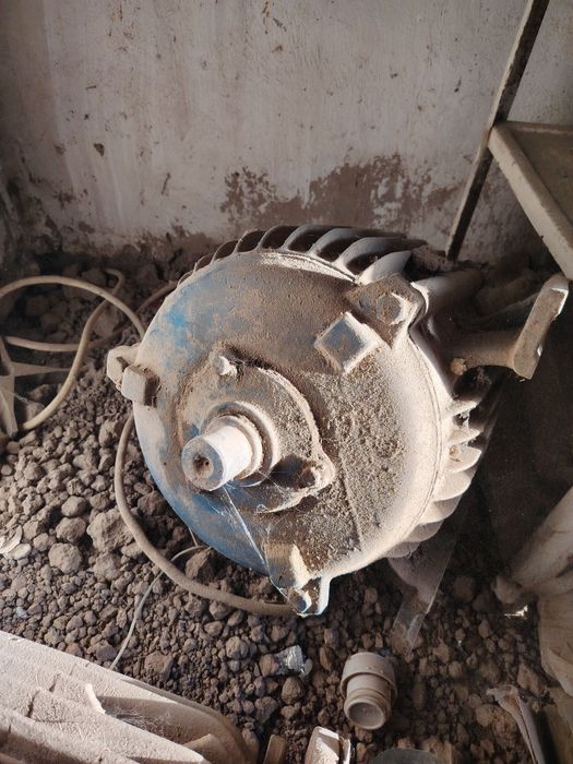 Elektr  asinxron dvigatel 3 fazali sotiladi