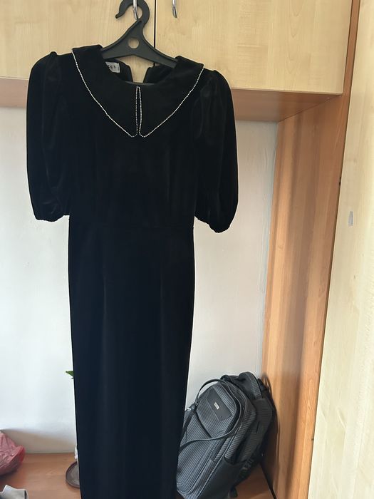 Черные платье 42 размер 2000