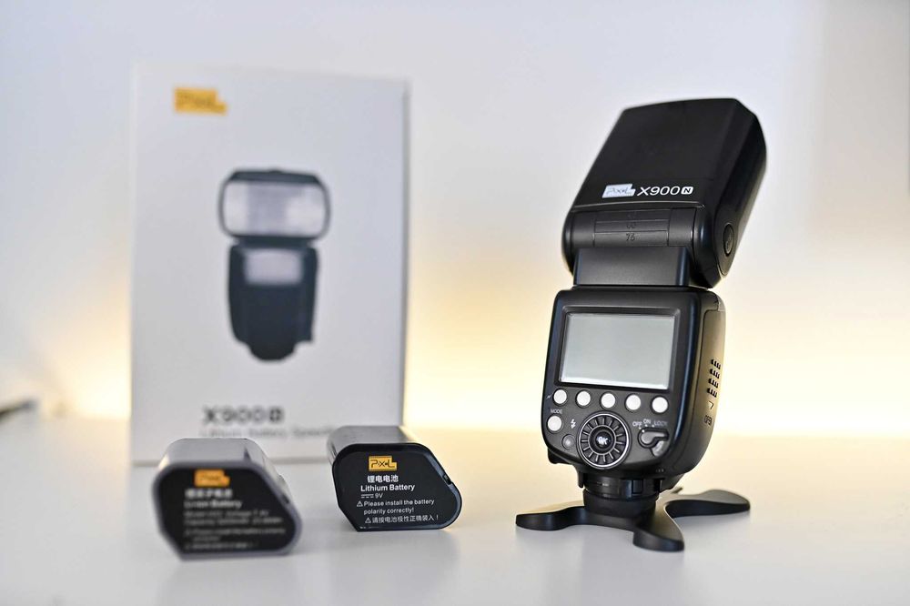 Blit Nikon Pixel X900N TTL + 2 acumulatori + Trigger King Pro + Stativ