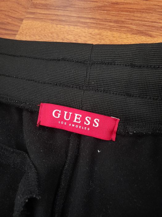 GUESS мъжко долнище S- M размер.