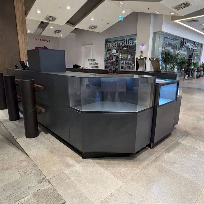 Mobilier insula spatiu comercial