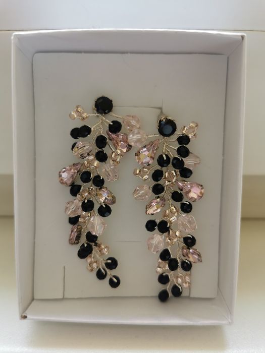 Обеци и гребенче за коса в розово и черно