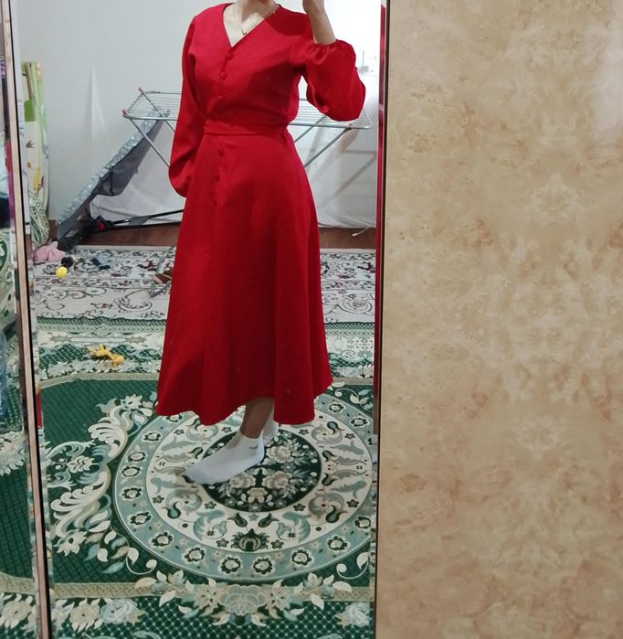Новый Красный платье