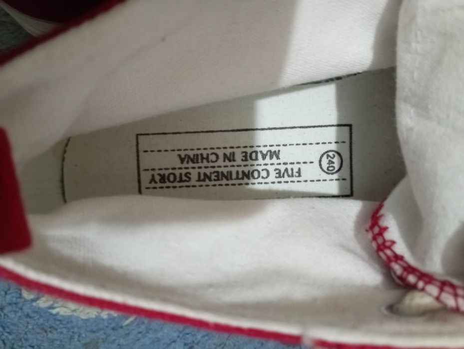 Кеды и кроссовки.