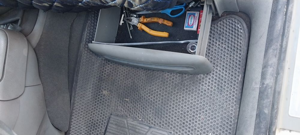 Авто рено сценик 1