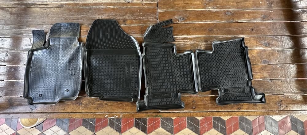 Полики заводские на RAV4