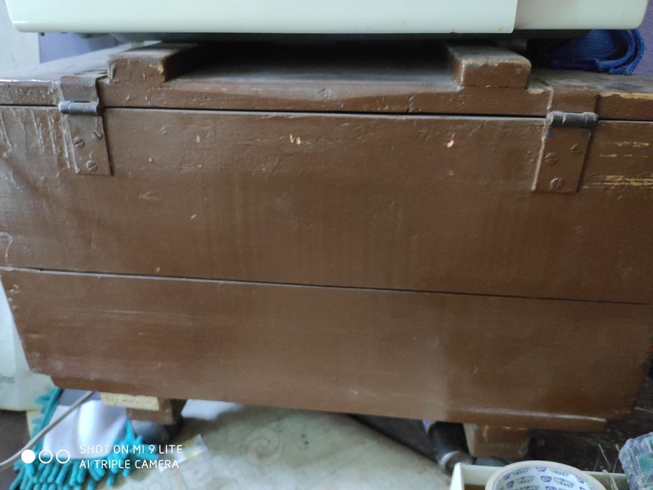 Врати.Бюра.табуретки