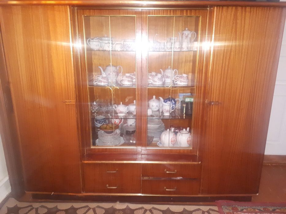 Продаеться шкаф Хельга из чистого дерева