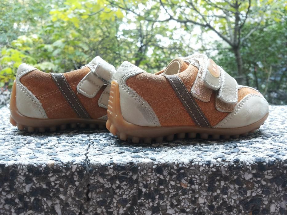 Продавам детски обувчици - номера 19, 20, 21