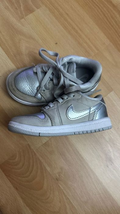 Adidași Fete Nike Argintii