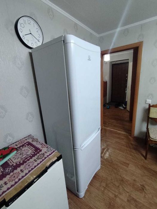 Холодильник Indesit срочно