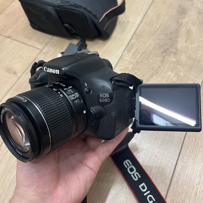 Canon 600d в отличном состоянии .