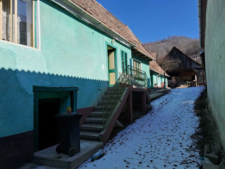 casă de vânzare - grădină și branșamente - sat medieval, săsesc CURCIU