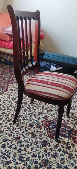 Продаю стол дерево + 4 деревянных стула