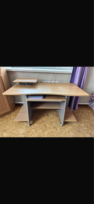 Продам стол компьютерный