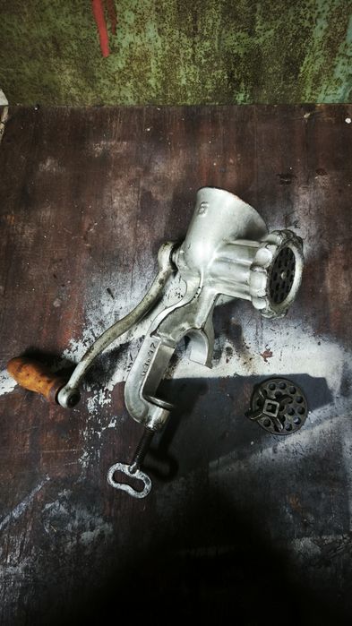 Продам мясорубку