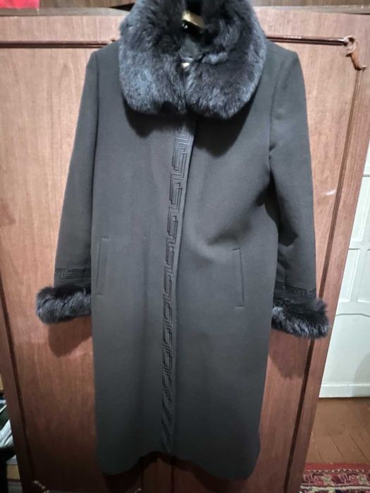 Продается женская одежда. Аёлларнинг кийимлари сотилади.