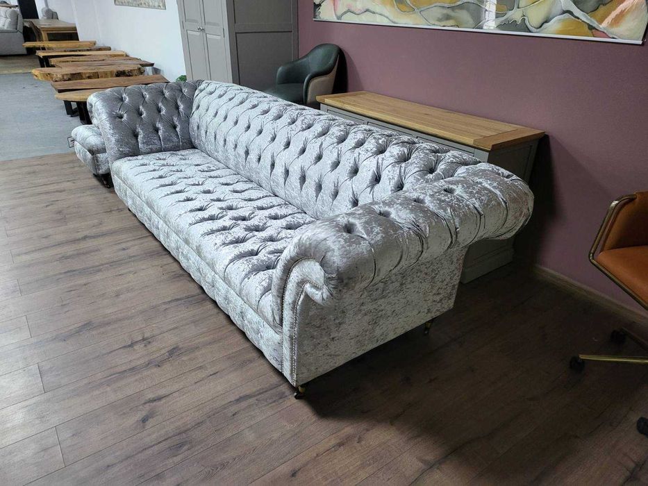 Голям сив диван от плат Честърфийлд и табуретка