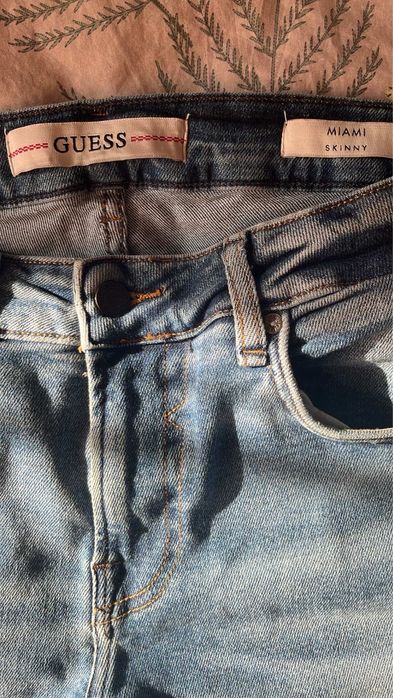 Blugi scurti Guess