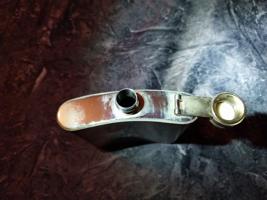 Плоско шише за алкохол