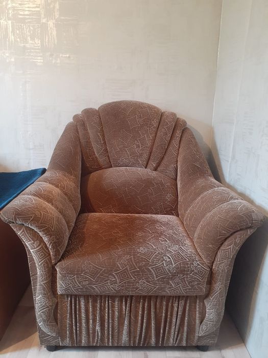 Продам диван и 2 кресла