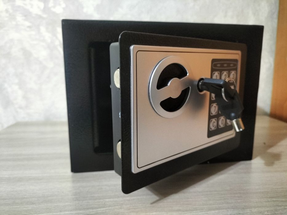 Сейф с кодовым замком
