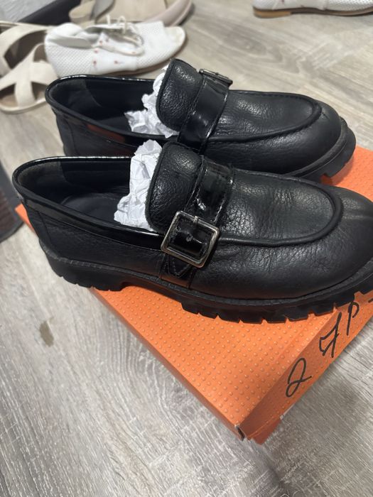 Натуральные кожанные туфли сменки.