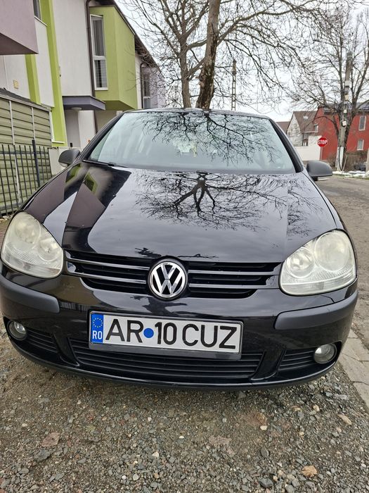 Volkswagen Golf 5  cu cel mai fiabil motor pentu oras