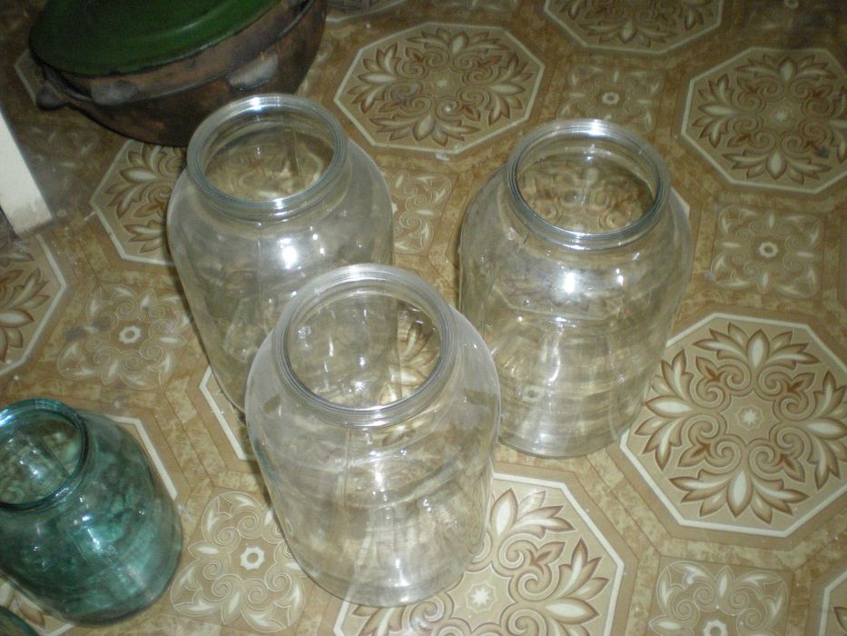 продам двух литровые банки