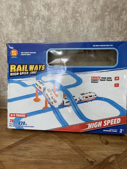 Трасса Hotwheels, трасса с поездом