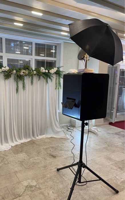 Vand cabina foto/photobooth complet echipata cu fundal si accesorii