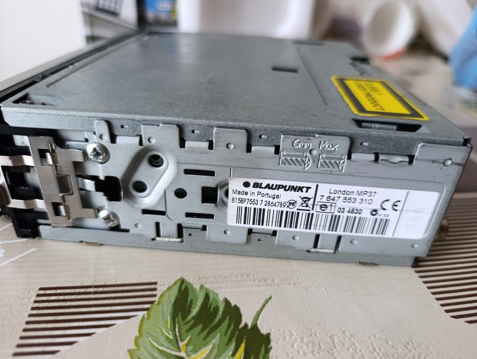 Vând radiocasetofon cu CD auto Blaupunkt London MP37 model vintege