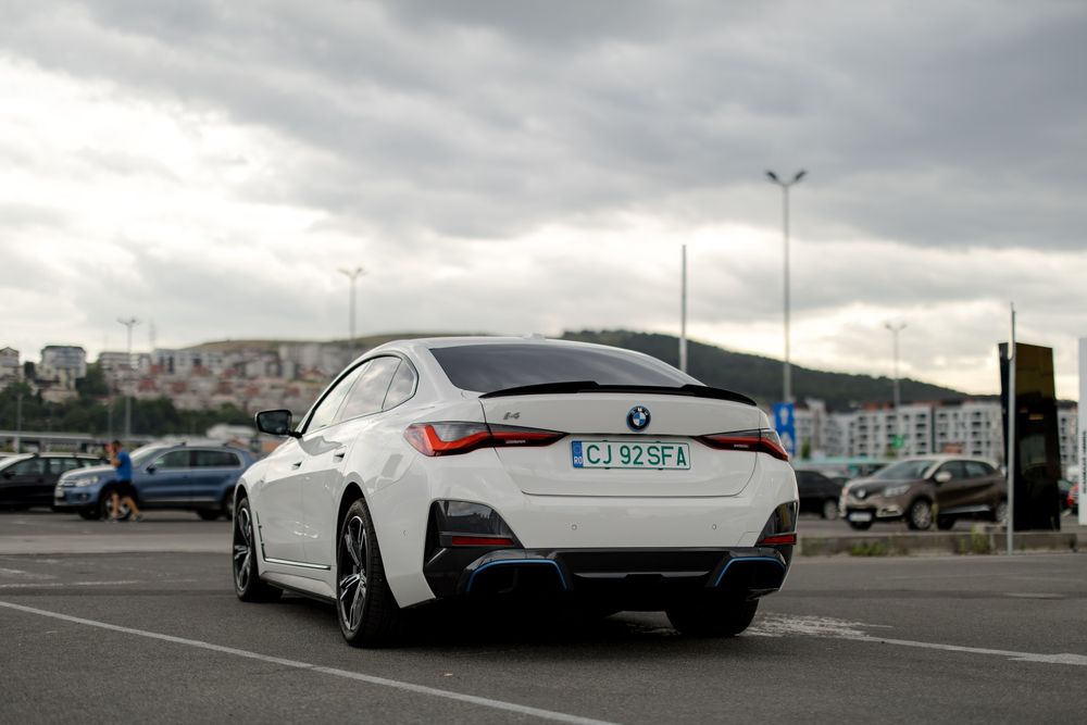 BMW i4 2023 — imagine 4