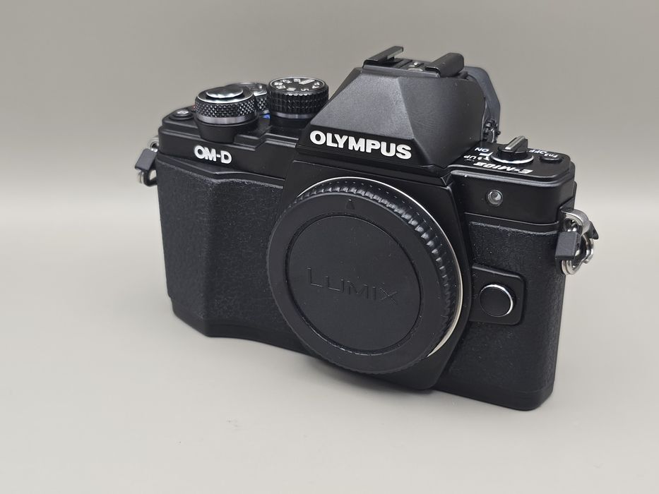 Body Olympus OM-D E-M10 Mark II (varianta complet neagră / Black)