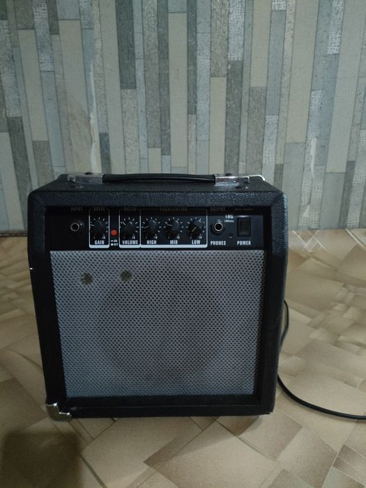 Гитарный комбоусилитель