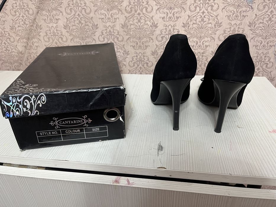 Продам замшивые туфли