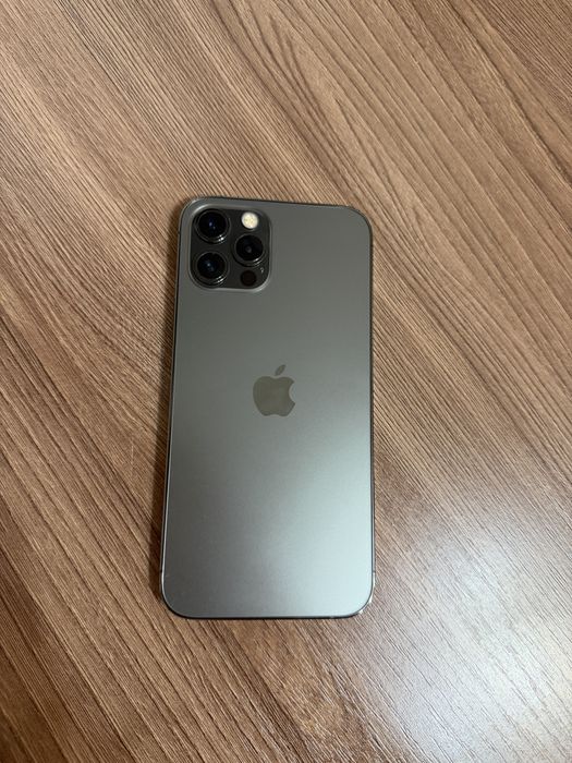 iPhone 12 Pro в отличном состоянии