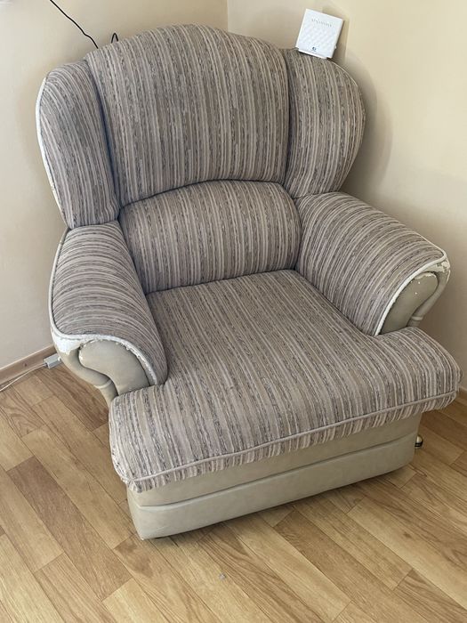 Диван с двумя креслами